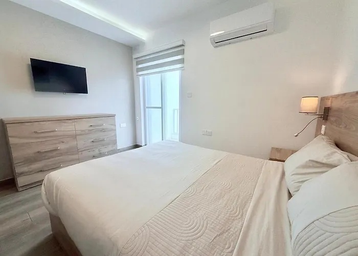 Апартаменты The Bugibba Penthouse! Сент-Полс-Бей